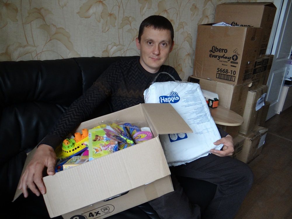 Николай Ткаченко с подарками