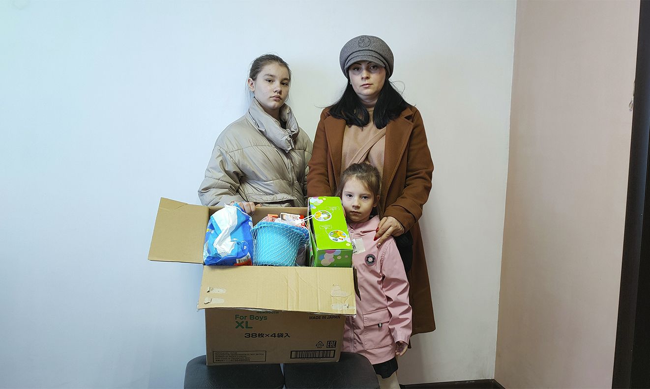 Екатерина Харитонова с дочерьми Олесей и Агнией